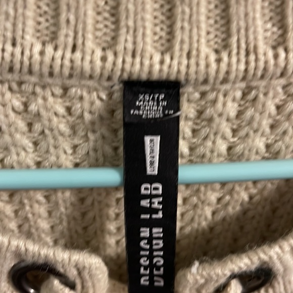 Womens XS Sweater, long sleeve Design lab Lord and Taylor. - Picture 2 of 2